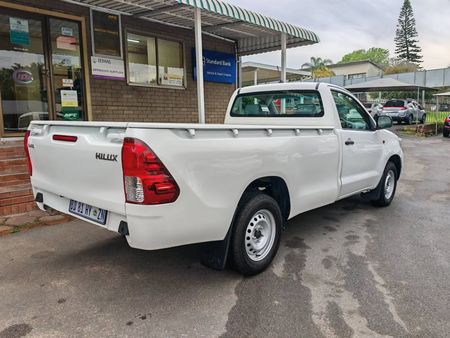 2016-Toyota-Hilux-25-D-4D-Single-Cab_2