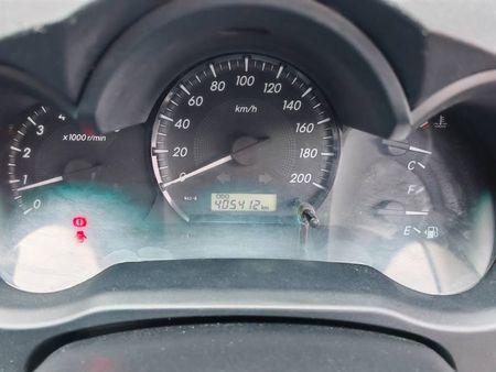 2016-Toyota-Hilux-25-D-4D-Single-Cab_8