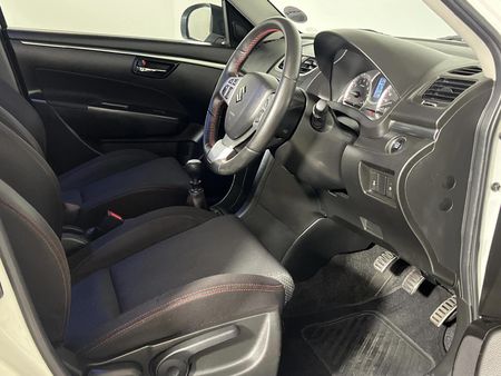 2017-Suzuki-Swift-16-Sport_8