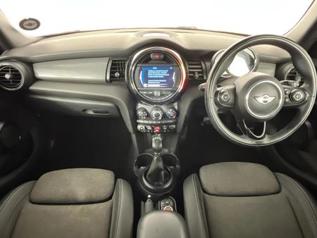 2016-MINI-Hatch-Cooper-5-dr-Auto_1