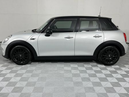 2016-MINI-Hatch-Cooper-5-dr-Auto_19