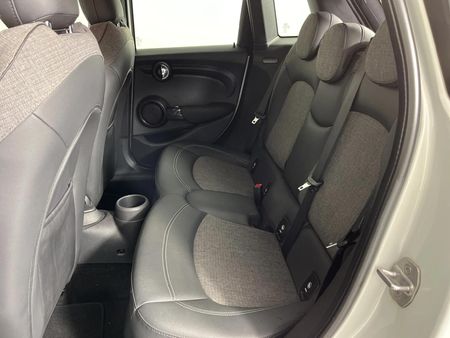 2016-MINI-Hatch-Cooper-5-dr-Auto_3