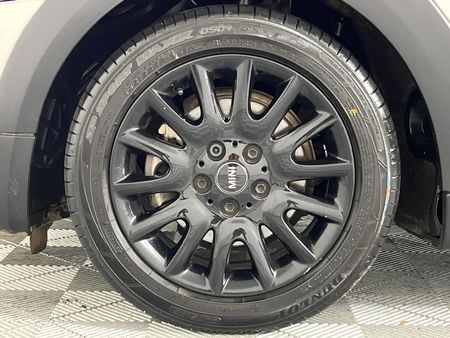 2016-MINI-Hatch-Cooper-5-dr-Auto_4