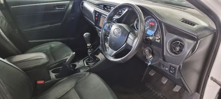 2017-Toyota-Corolla-18-Exclusive_3