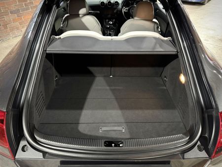 2010-Audi-TT-RS-Coupe-Manual_14