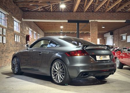 2010-Audi-TT-RS-Coupe-Manual_1