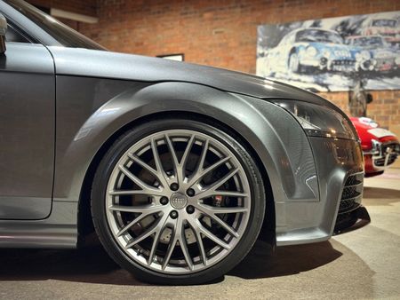 2010-Audi-TT-RS-Coupe-Manual_2