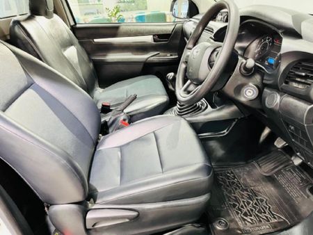 2025-Toyota-Hilux-24-GD-Single-Cab_6