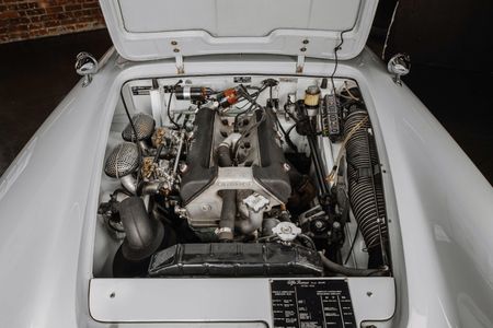 1960-Alfa-Romeo-Spider-2000_9