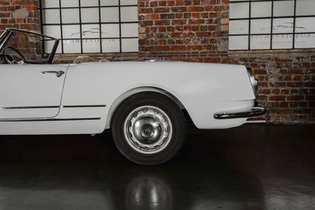 1960-Alfa-Romeo-Spider-2000_2