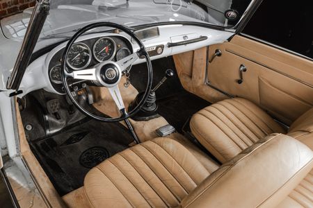 1960-Alfa-Romeo-Spider-2000_5