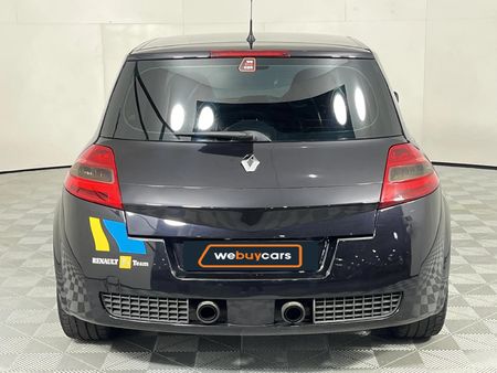 2007-Renault-Megane-II-RS-F1-Team-3-dr_12