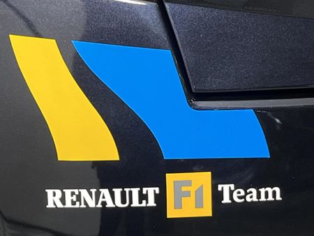 2007-Renault-Megane-II-RS-F1-Team-3-dr_5