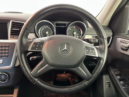 2013-Mercedes-Benz-ML-350-Bluetec_12