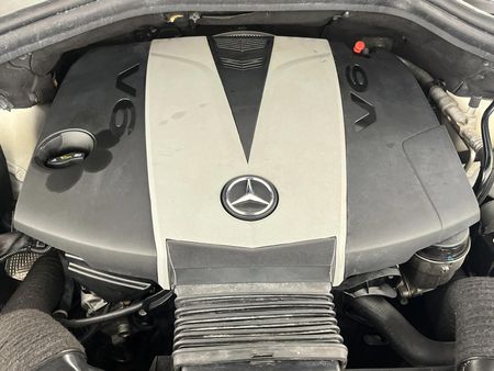 2013-Mercedes-Benz-ML-350-Bluetec_13
