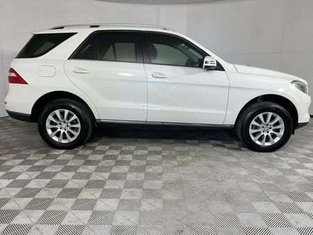 2013-Mercedes-Benz-ML-350-Bluetec_17