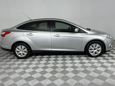 2014-Ford-Focus-16-Ti-VCT-Ambiente-Auto_17