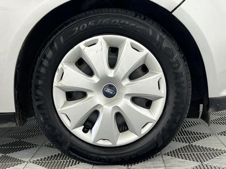 2014-Ford-Focus-16-Ti-VCT-Ambiente-Auto_5