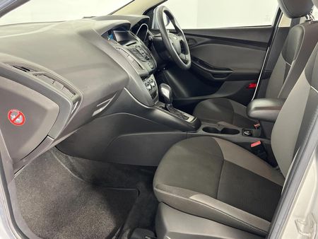 2014-Ford-Focus-16-Ti-VCT-Ambiente-Auto_8