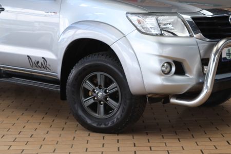 2015-Toyota-Hilux-30-D-4D-4X4-LEGEND-45-DAKAR-EDITION-SINGLE-CAB_1