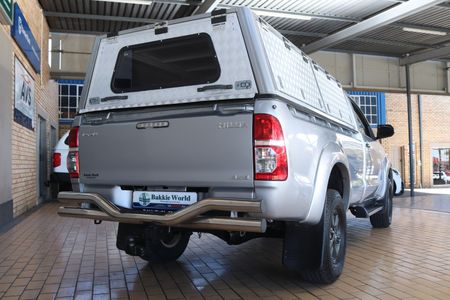 2015-Toyota-Hilux-30-D-4D-4X4-LEGEND-45-DAKAR-EDITION-SINGLE-CAB_2