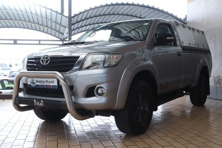 2015-Toyota-Hilux-30-D-4D-4X4-LEGEND-45-DAKAR-EDITION-SINGLE-CAB_3