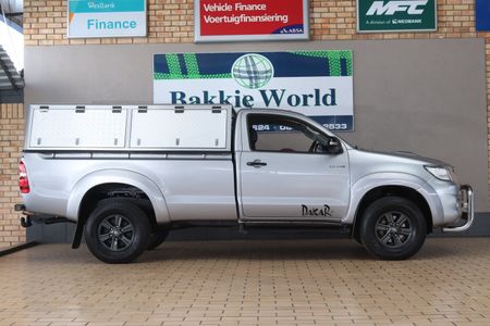 2015-Toyota-Hilux-30-D-4D-4X4-LEGEND-45-DAKAR-EDITION-SINGLE-CAB_4
