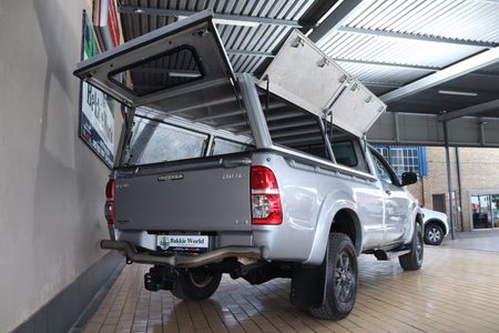 2015-Toyota-Hilux-30-D-4D-4X4-LEGEND-45-DAKAR-EDITION-SINGLE-CAB_5