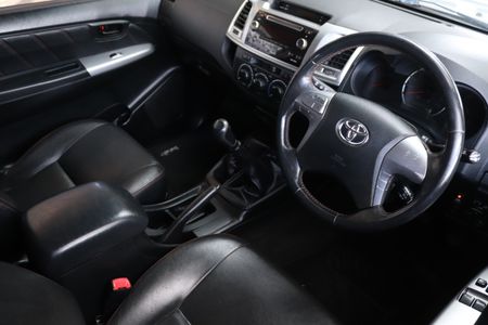 2015-Toyota-Hilux-30-D-4D-4X4-LEGEND-45-DAKAR-EDITION-SINGLE-CAB_7