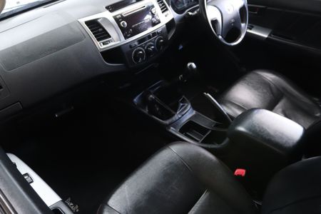 2015-Toyota-Hilux-30-D-4D-4X4-LEGEND-45-DAKAR-EDITION-SINGLE-CAB_8