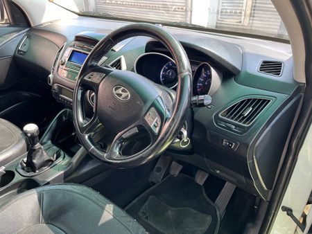 2013-Hyundai-ix35-20-GLS-Executive_10