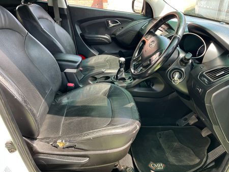 2013-Hyundai-ix35-20-GLS-Executive_11