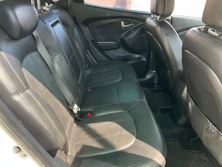 2013-Hyundai-ix35-20-GLS-Executive_15