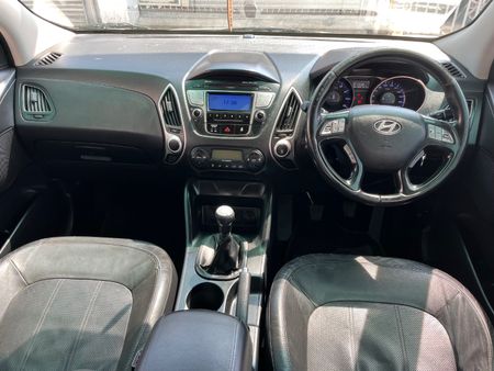2013-Hyundai-ix35-20-GLS-Executive_16