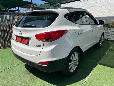 2013-Hyundai-ix35-20-GLS-Executive_3