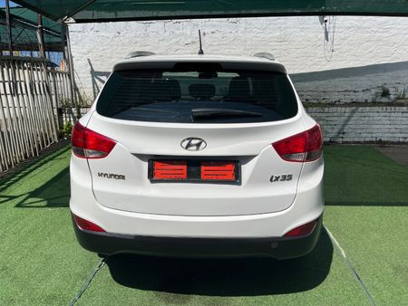 2013-Hyundai-ix35-20-GLS-Executive_4