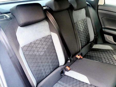 2025-Volkswagen-Taigo-10-TSI-R-Line-Auto_14