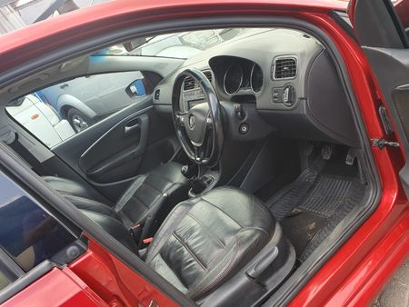 2017-Volkswagen-Polo-VW-POLO-6-TSI-12-SUNROOF-2017_9