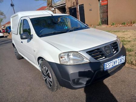 2022-Nissan-NP200-16_0