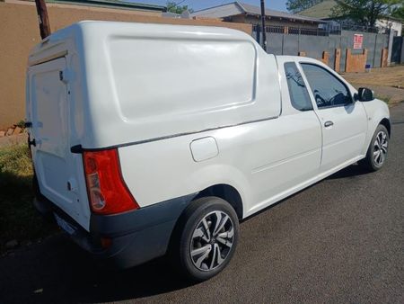 2022-Nissan-NP200-16_3