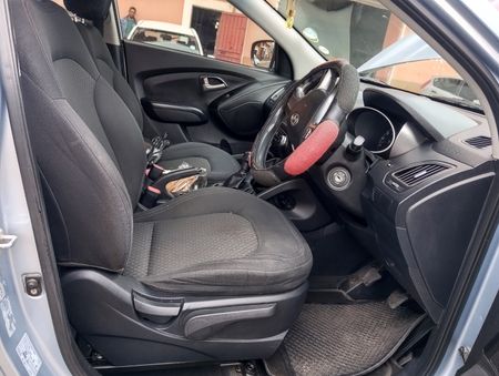 2010-Hyundai-ix35-20-GLS-Executive_3