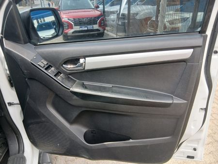 2019-Isuzu-D-Max-300-LX-Auto-Double-Cab_12