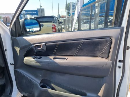 2015-Toyota-Hilux-25-D-4D-Single-Cab_10
