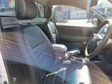 2015-Toyota-Hilux-25-D-4D-Single-Cab_5