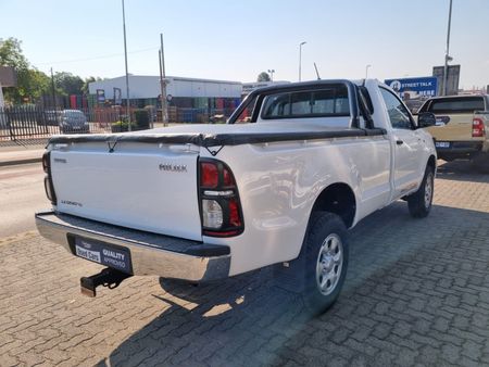 2015-Toyota-Hilux-25-D-4D-Single-Cab_8