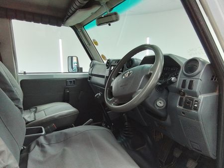 2011-Toyota-Land-Cruiser-79-42-D-Single-Cab_9