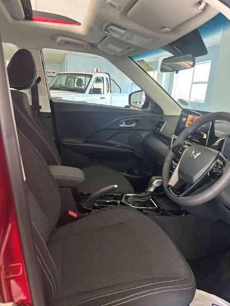 2025-Mahindra-XUV-3XO-12T-AX5-Auto_9