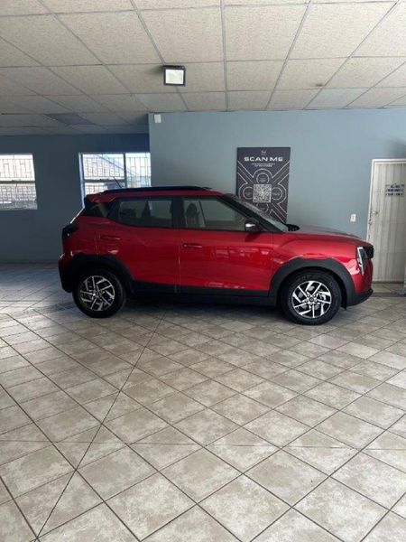 2025-Mahindra-XUV-3XO-12T-AX5-Auto_1