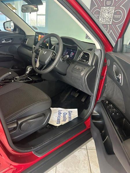 2025-Mahindra-XUV-3XO-12T-AX5-Auto_8