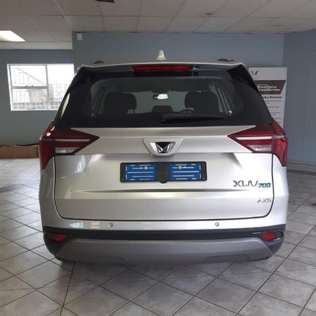 2025-Mahindra-XUV-700-20-AX5-Auto_1